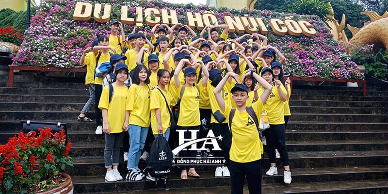 Trên thị trường hiện nay có nhiều kiểu dáng áo đồng phục lớp được các bạn học sinh chủ động tìm kiếm tùy theo sở thích của mình