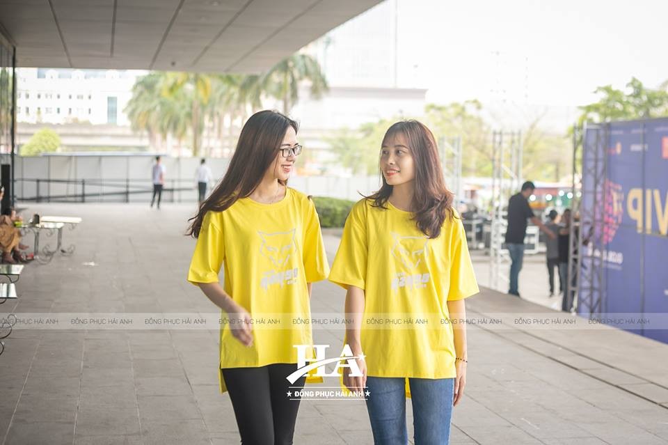 Họa tiết in áo lớp Long tee đóng vai trò quan trọng tạo nên giá trị thẩm mĩ và phong cách riêng cho mẫu áo đồng phục lớp