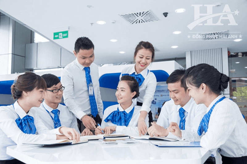 Từng mẫu áo sơ mi đồng phục sẽ chứa đựng các ý nghĩa khác nhau, mang đặc trưng riêng có của doanh nghiệp.