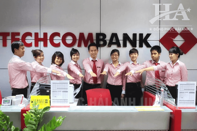 Hình thức bên ngoài của các mẫu áo sơ mi đồng phục dần có sự cải tiến hơn về thiết kế cho đến họa tiết sử dụng.