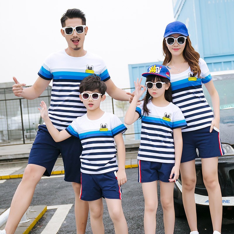 In áo gia đình bằng công nghệ in chuyển nhiệt khá phổ biến