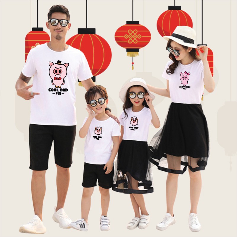 Mẫu áo gia đình dành cho 4 người cổ tròn