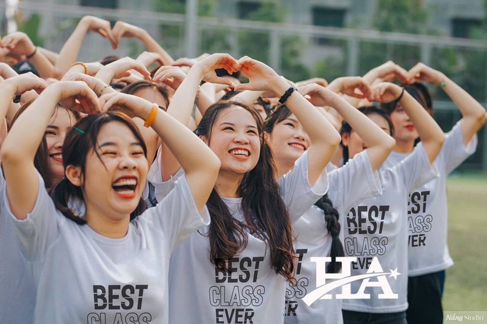 Sự đa dạng về kiểu dáng áo đồng phục cũng là tiêu chí khi chọn đơn vị may áo đồng phục giá rẻ Tp HCM