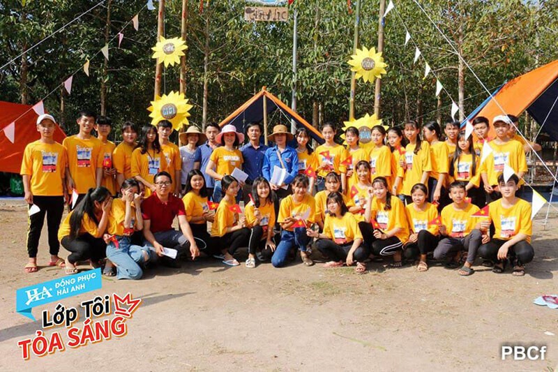 Dịch vụ may áo đồng phục giá rẻ ngày càng phổ biến trên thị trường.