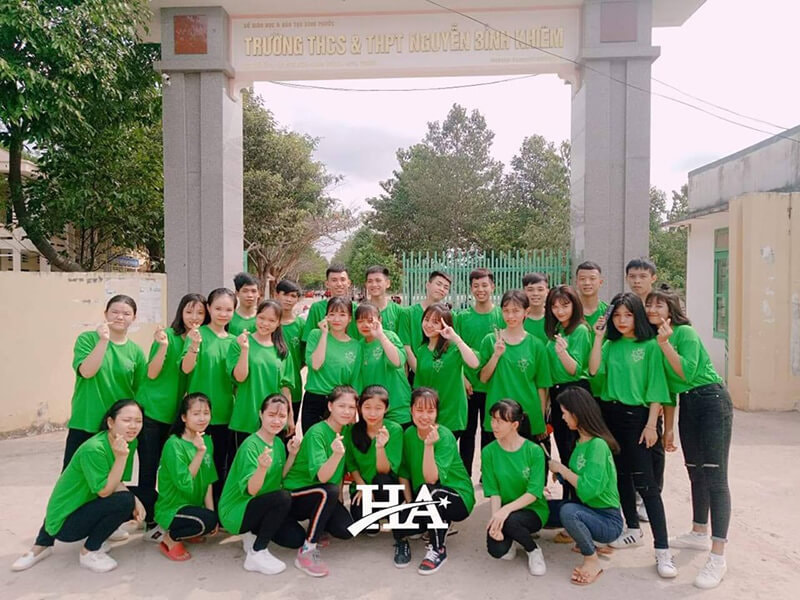 Phần mềm CustomInk phù hợp khi thiết kế những mẫu áo lớp đơn giản