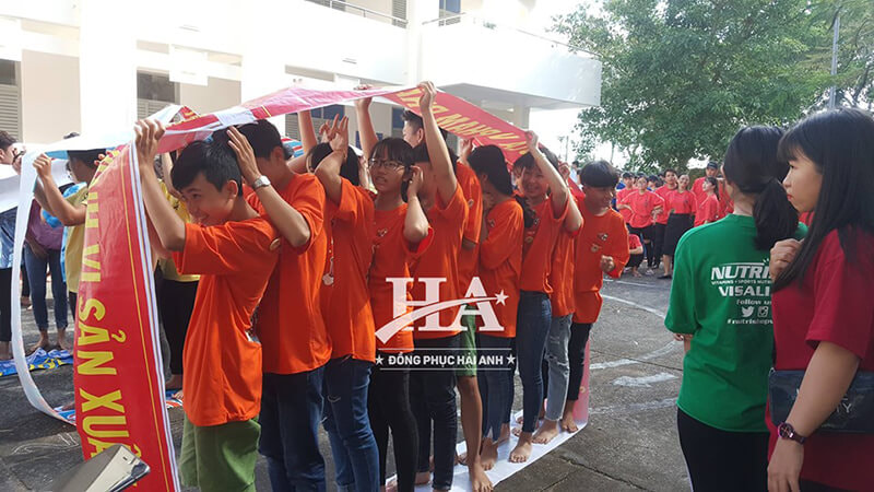 Hình ảnh thiết kế áo lớp nên thay vì quá cầu kì nên đơn giản hóa sẽ giúp tạo ấn tượng dễ hơn