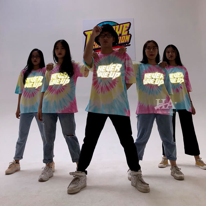 Mẫu áo lớp Tie dye “Never give up”