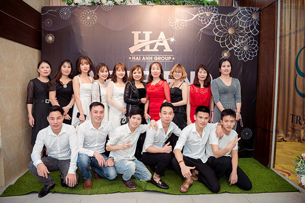 Tập thể cán bộ, công nhân viên khối xưởng sản xuất Hà Nội