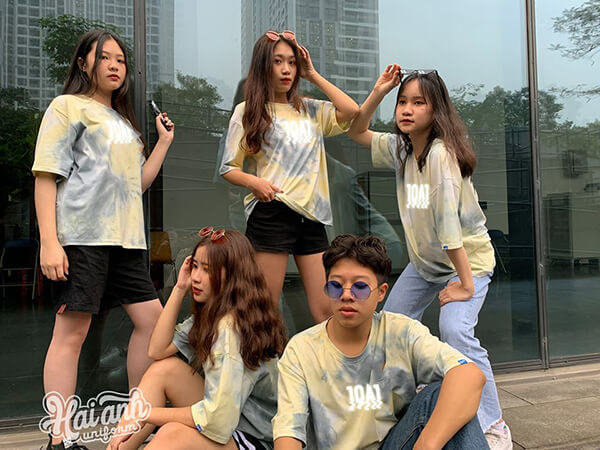 Mẫu áo lớp Tie dye phản quang vàng đen