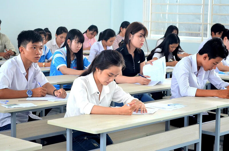 Đọc kĩ đáp án trước khi trả lời cũng là một bí kíp làm bài thi trắc nghiệm bạn không thể bỏ qua