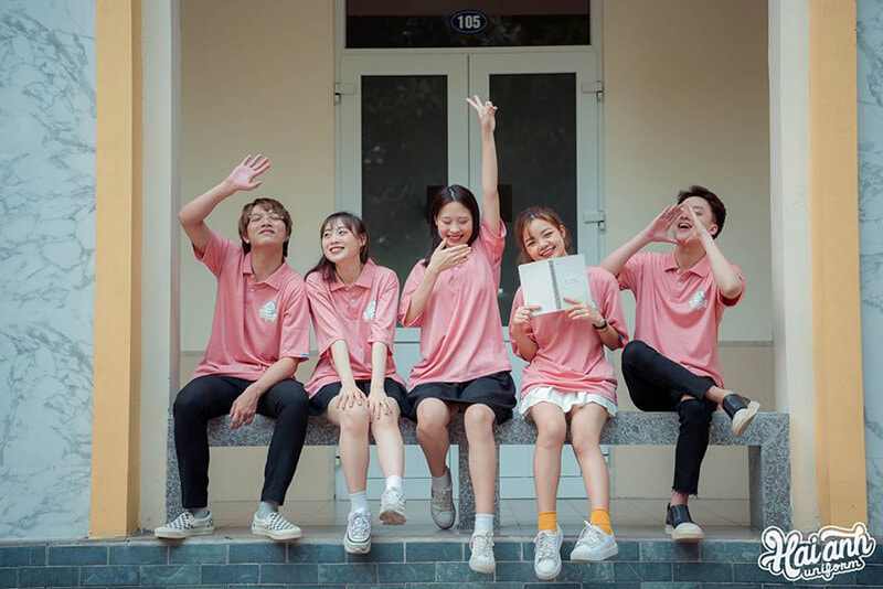 Mẫu áo lớp polo oversize màu hồng passion