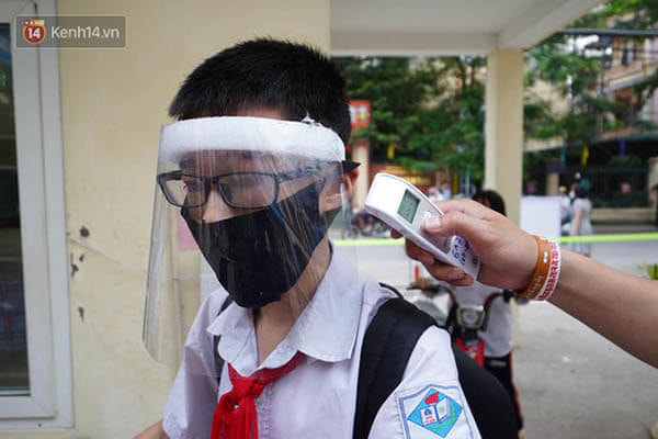 Dân mạng khen ngợi học sinh khi đã biết tự bảo vệ mình và những người xung quanh (Nguồn: Kenh14.vn)