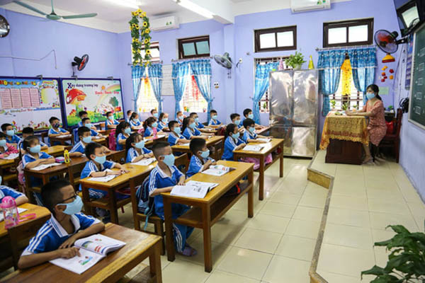 Học sinh Thừa Thiên Huế đi học trở lại sau dịch ngày 4/5