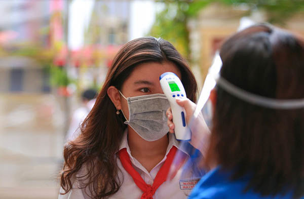 Học sinh TPHCM đi học lại sau dịch
