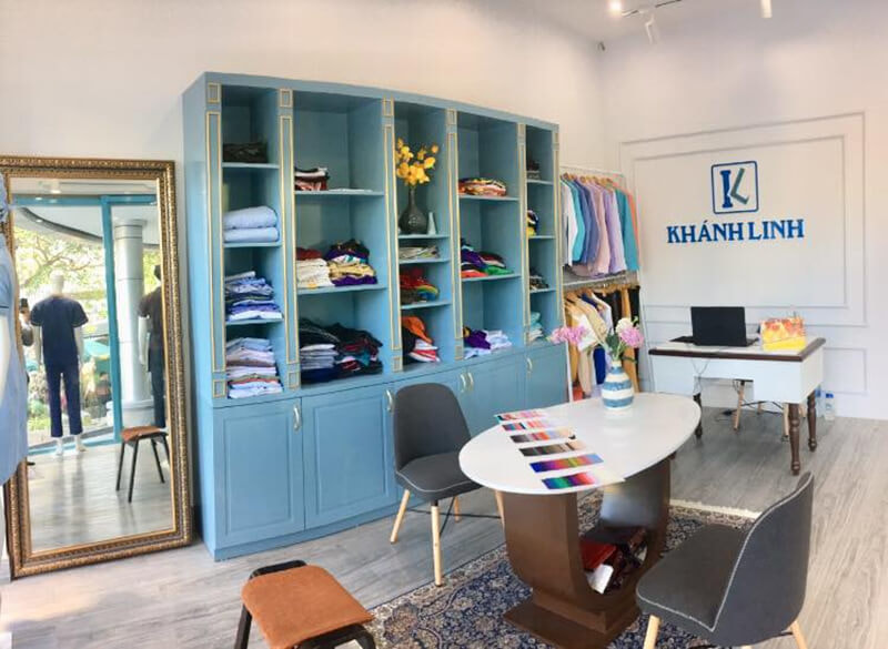 Showrom Đồng phục Khánh Linh trưng bày nhiều mẫu mã sản phẩm