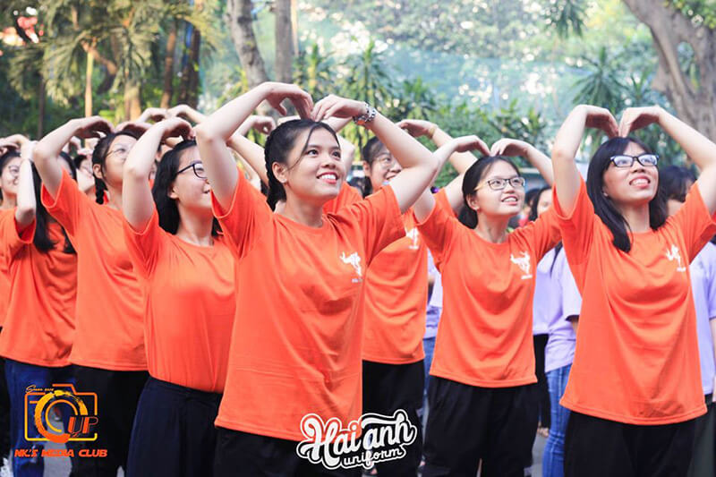 Làm áo lớp giá rẻ tại Bình Phước giúp tạo nên hình ảnh tập thể thống nhất