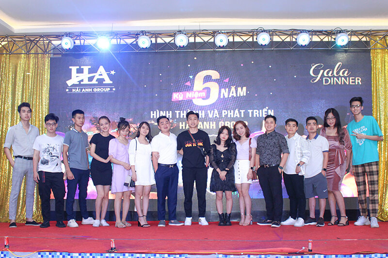 Những chàng trai, cô gái thế hệ 9x trẻ trung, năng động của phòng Marketing