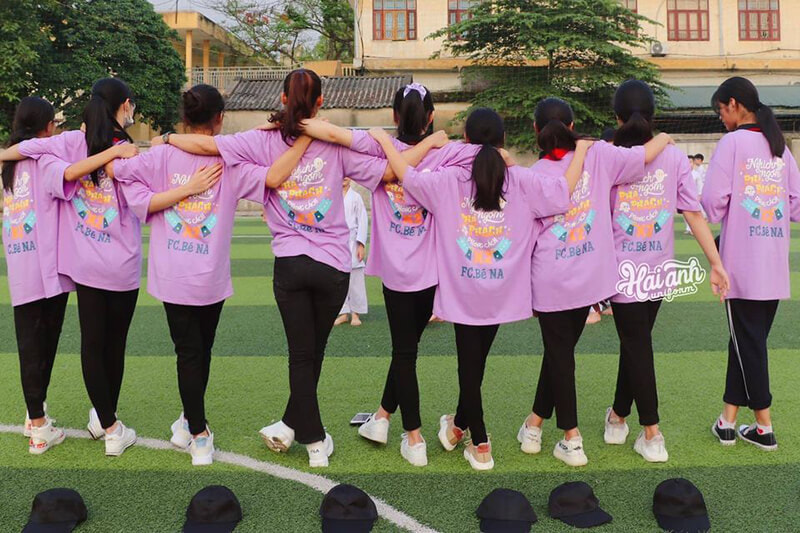 Chất liệu vải là yếu tố ảnh hưởng đến độ bền và thẩm mỹ của sản phẩm áo lớp