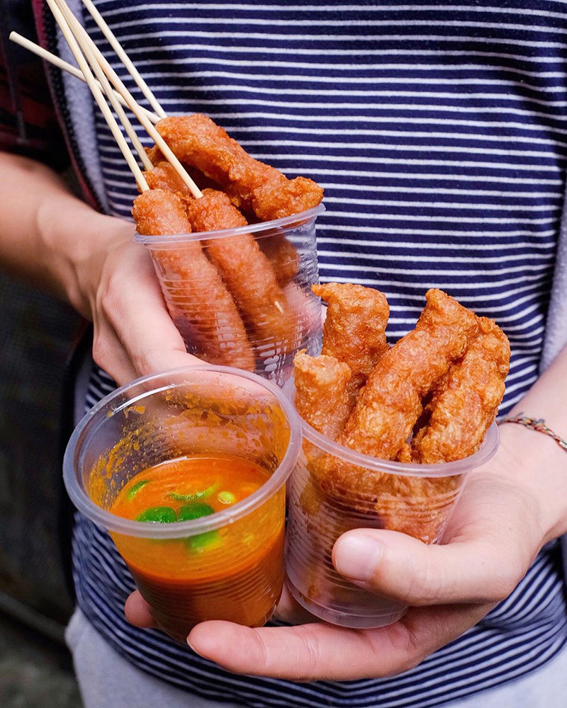 Nem chua rán – Món ăn vặt “quốc dân” của học sinh Hà Nội
