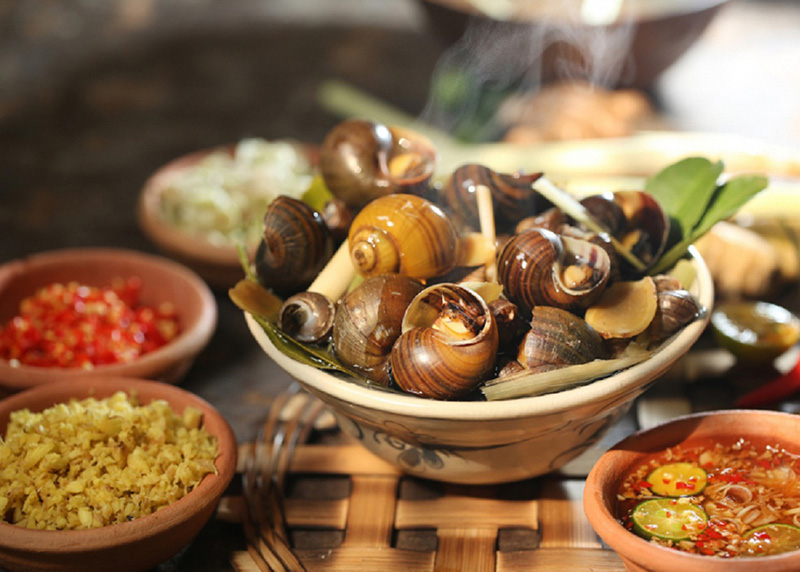 Ốc – Món ăn vặt đường phố không xa lạ gì với giới trẻ Sài Gòn