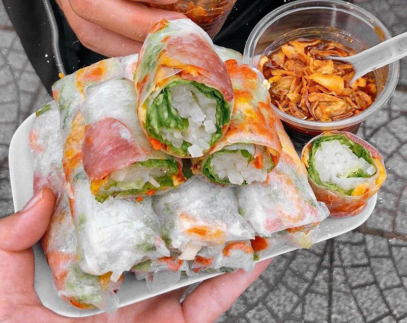 Bò bía – Món ăn vặt của học sinh quen thuộc không chỉ Sài Gòn, mang nét đặc trưng riêng.