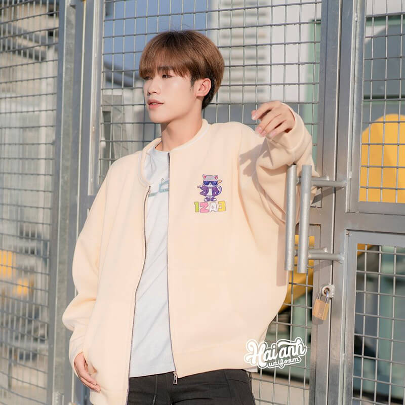 Mẫu áo lớp Bomber màu da phù hợp với mọi đối tượng