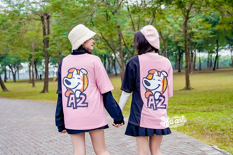 Một mẫu thiết kế áo lớp Colormix với 2 gam màu tương phản Ruốc và đen