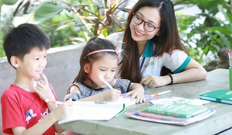 Gia sư là công việc part time đem lại nguồn thu nhập cao và tiết kiệm nhiều thời gian cho các bạn học sinh, sinh viên