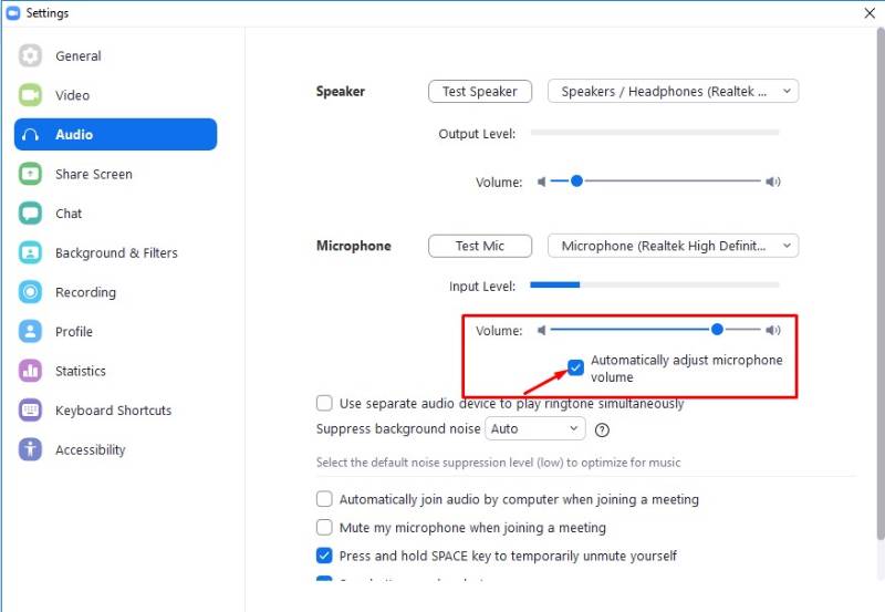 Bỏ chọn Automatically adjust Microphone để sửa lỗi Zoom mất tiếng trên máy tính
