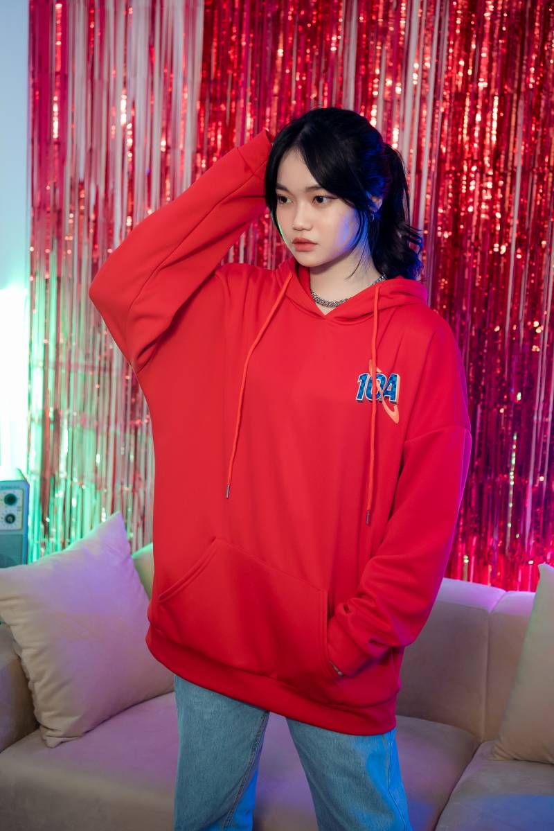 Thiết kế áo form rông oversize thoải mái, trẻ trung
