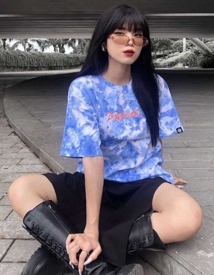 Áo thun kiểu Unisex Wash Tie Dye Xanh T-Shirt được nhiều bạn trẻ lựa chọn