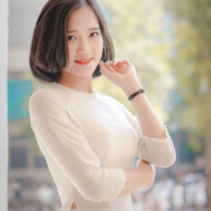 Mẫu áo dài cổ tròn cách điệu bằng ngọc trai tinh xảo