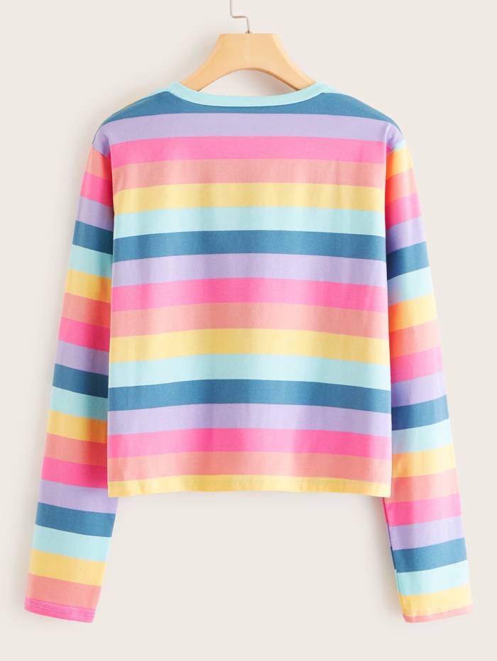 Mẫu áo thun cầu vồng màu pastel nhẹ nhàng