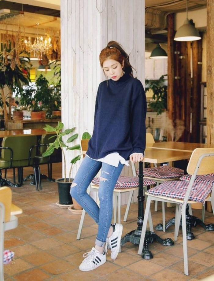 Quần jeans và áo len ấm áp cho mùa đông miền Bắc thoải mái chơi Tết