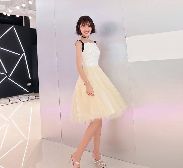 Mẫu váy Prom màu nude tôn dáng