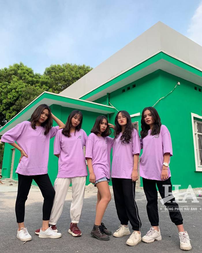 Phối áo lớp cùng quần baggy cá ính, năng động