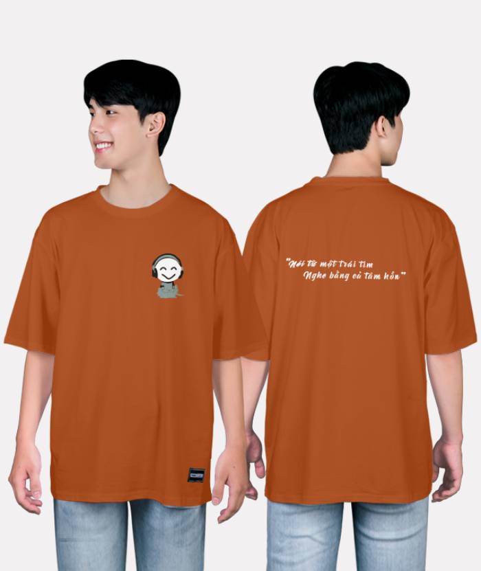 Áo lớp cổ tròn in logo dễ thương trên ngực áo