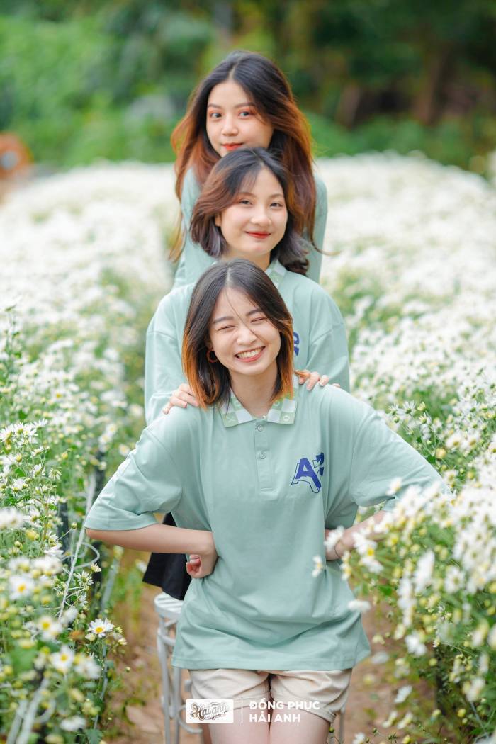 Áo nhóm Smiley màu xanh cổ phối họa tiết độc lạ