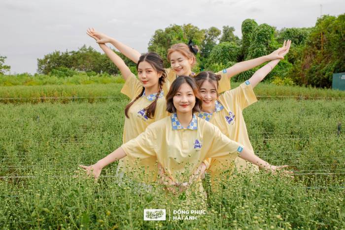 Áo lớp Smiley màu vàng phối cổ họa tiết có 1-0-2