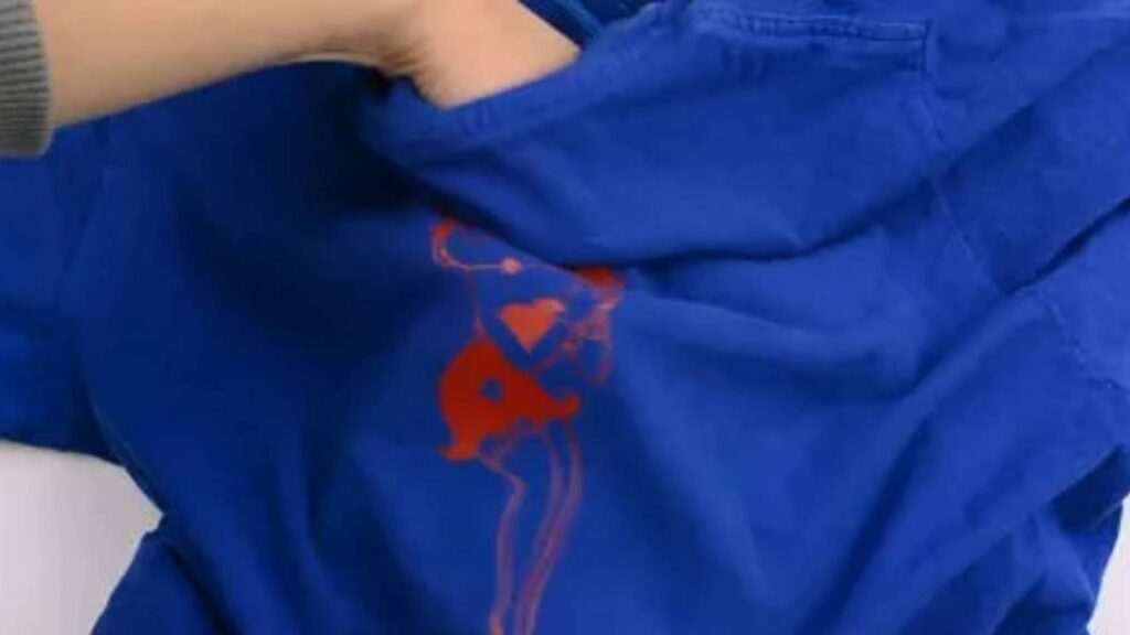 cách tẩy hình in trên áo hoodie
