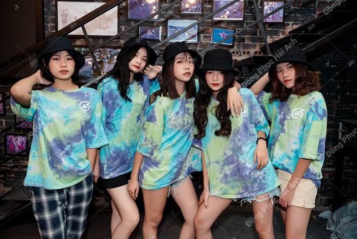 Thiết kế hình in cho áo lớp tie dye đầy bụi bặm