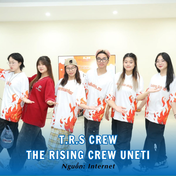 Kiểu áo phông trắng họa tiết của câu lạc bộ the rising crew UNETI