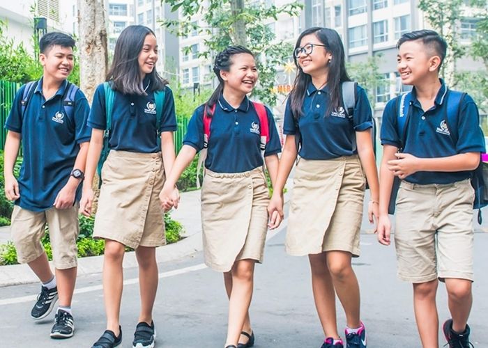 Trang phục học sinh Quốc tế thường sử dụng chất liệu vải cao cấp