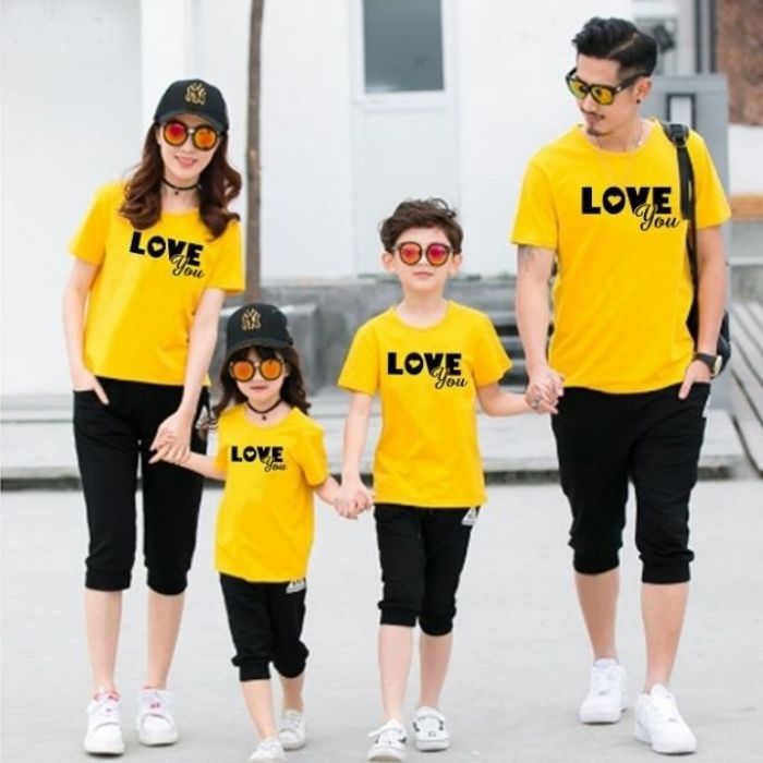 Mẫu áo đi biển với tone màu vàng nổi bật