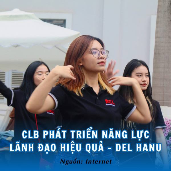 Sinh viên CLB Del Hanu trong áo đồng phục polo màu đen lé hai viền ở cổ
