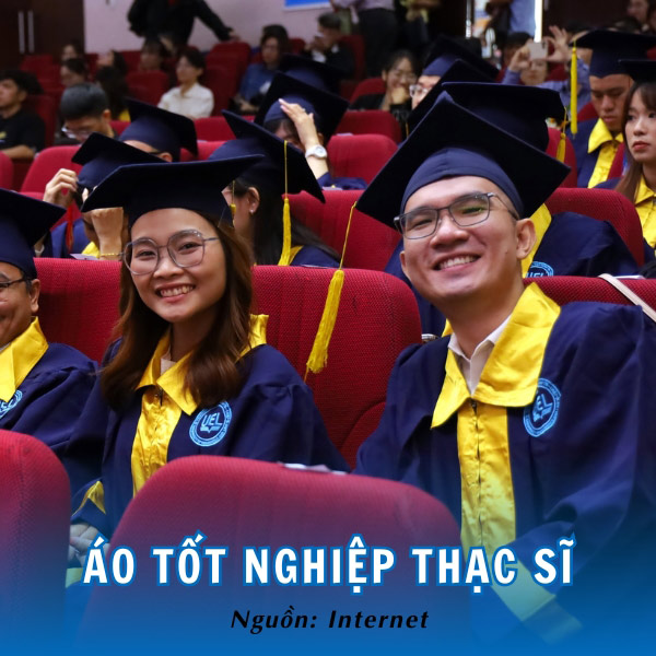 Áo tốt nghiệp Thạc sĩ trang nghiêm của trường UEL