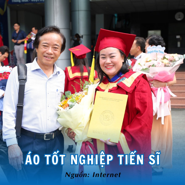 Mẫu áo tốt nghiệp Tiến sĩ của ĐH Kinh tế - Luật