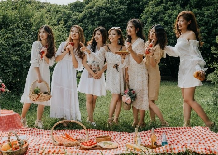 Kiểu tạo dáng chụp ảnh đơn giản cùng tập thể lớp