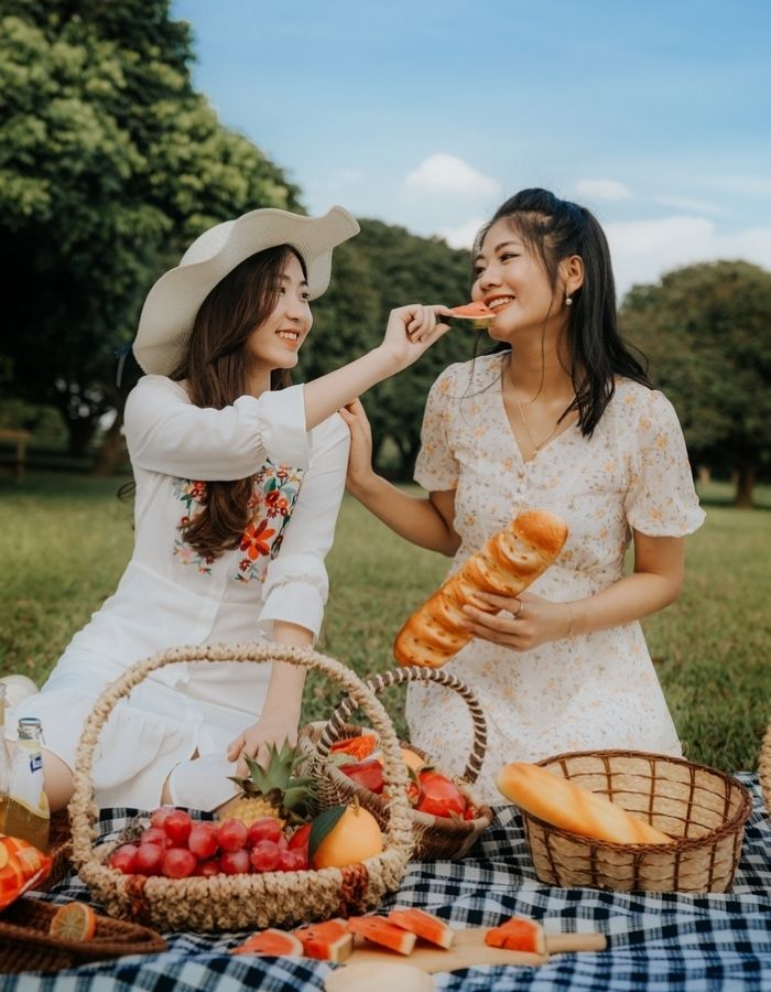 Concept chụp kỷ yếu đẹp ấn tượng dành cho 2 bạn nữ