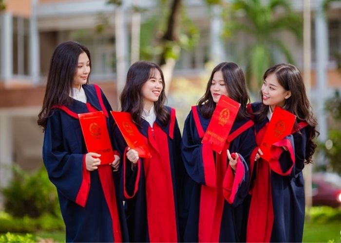 Chụp ảnh kỷ yếu tốt nghiệp đại học lưu lại khoảnh khắc quan trọng trong cuộc đời